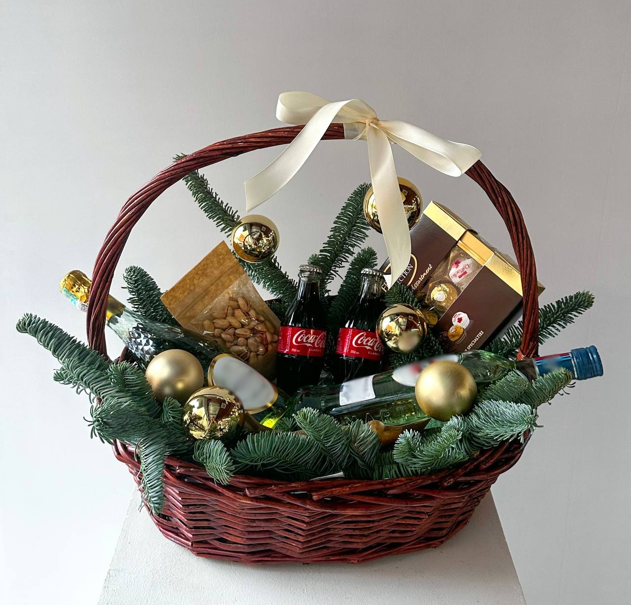Новогодняя подарочная корзина "Candy Christmas" с нобилисом