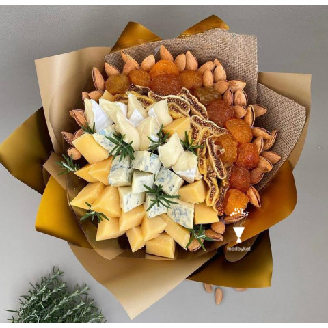 Букет из сыра "Мольберт" с сыром и сухофруктами