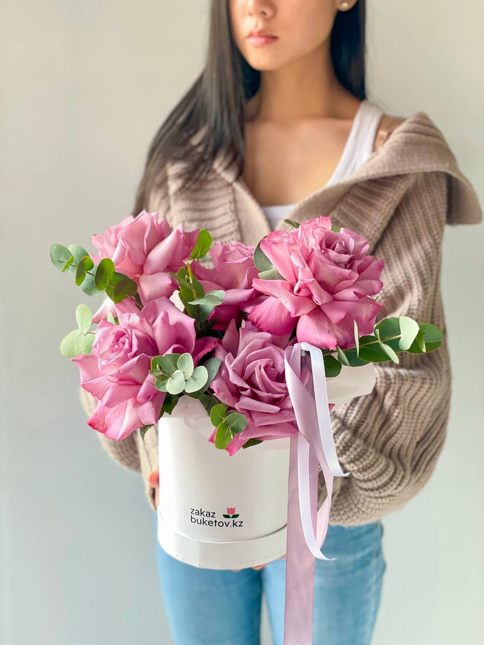 Композиция "Роза ветров S" с розами в коробке