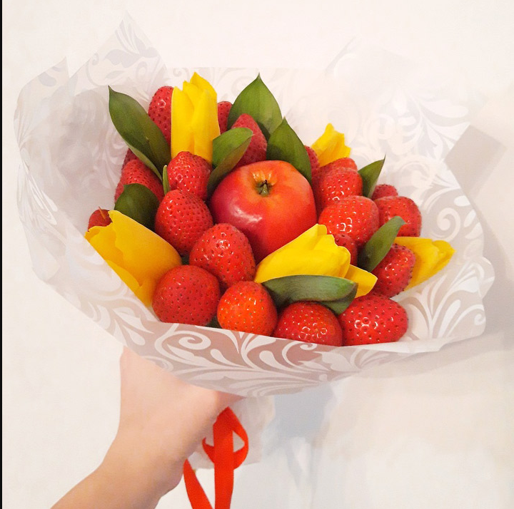 Букеты из фруктов и ягод "Милкшейк"