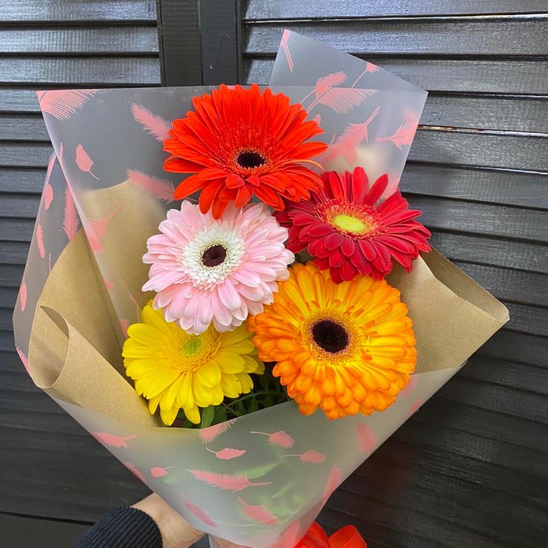 Букет из 5 ярких гербер микс