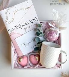Подарочный бокс "Вдохновляй" кружка, бомбочка, шоколад, блокнот