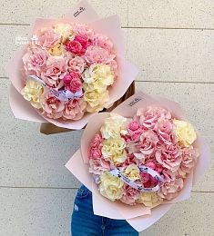 Букет "Розалинда" из пионовидных спрей роз с голландскими розами