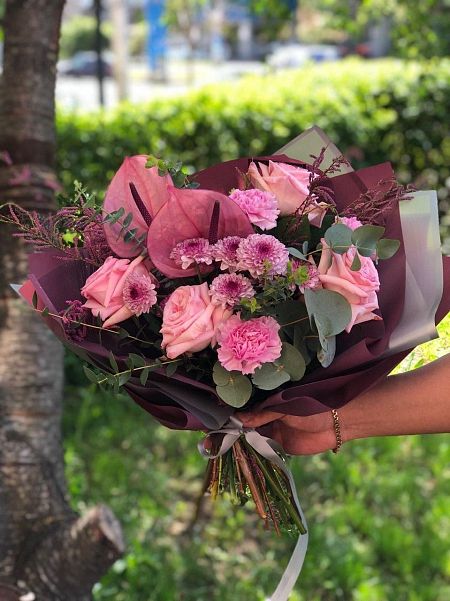 Букет "Счастливый день" из роз, хризантем, Антуриума и гвоздик  3