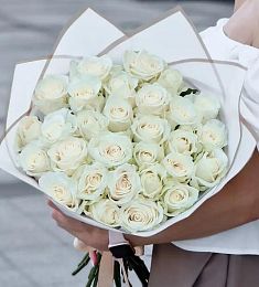 Букет из 29 белых голландских роз