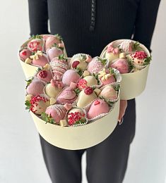 Клубничный бокс "Микки" клубника в итальянском шоколаде в оригинальной коробке.