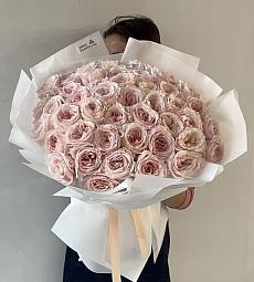 Букет из 51 пионовидной розы Tsumugi