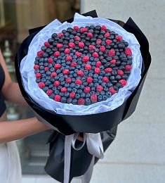 Съедобный букет "Berry" из голубики и малины