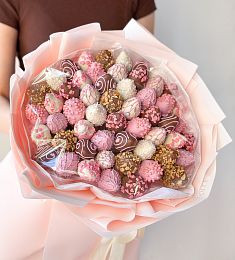 Клубничный букет "Гламур" L из клубники в итальянском розовом, белом и молочном шоколаде шоколаде